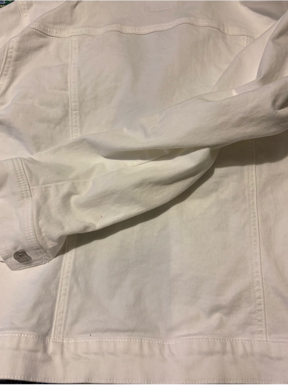Gloria Vanderbilt White Denim Jacket with Silver Buttons - Picture 3 of 3